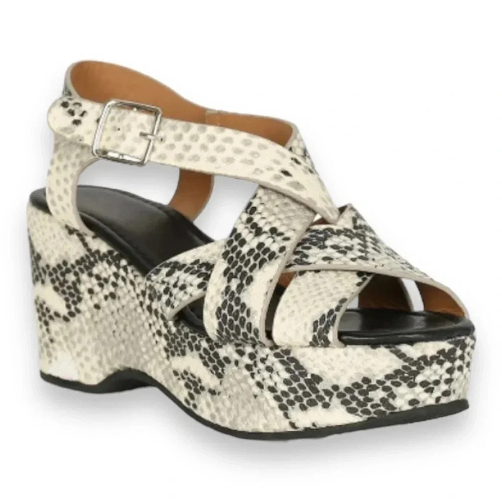 QUPID Snakeskin Print Platform Sandals‎ with Buckle Closure | EUC
